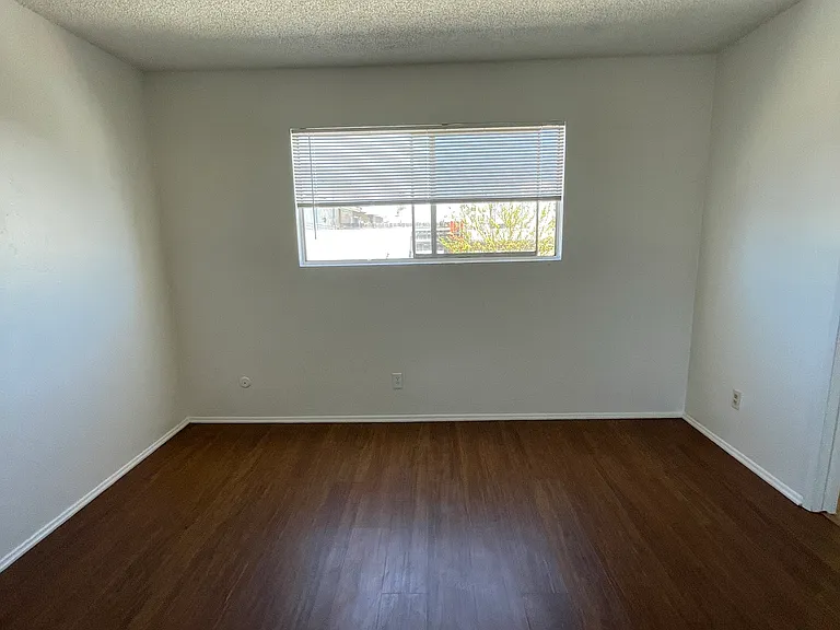 4264 Euclid Ave #6 — Photo 13