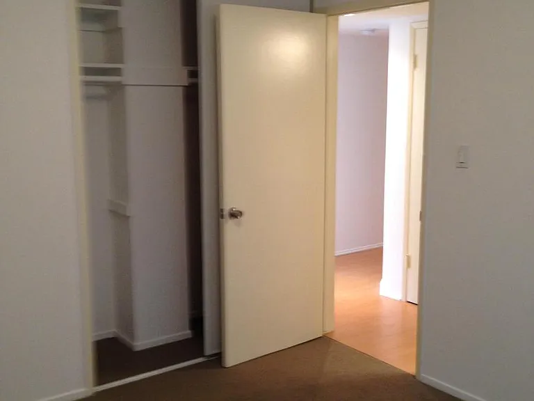 546 N Flores St #6 — Photo 16