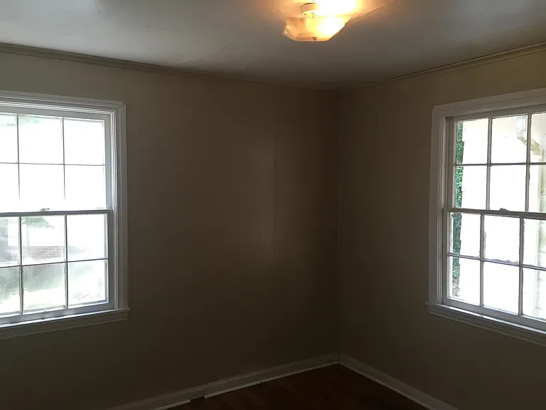 27 Stuart Dr — Photo 14