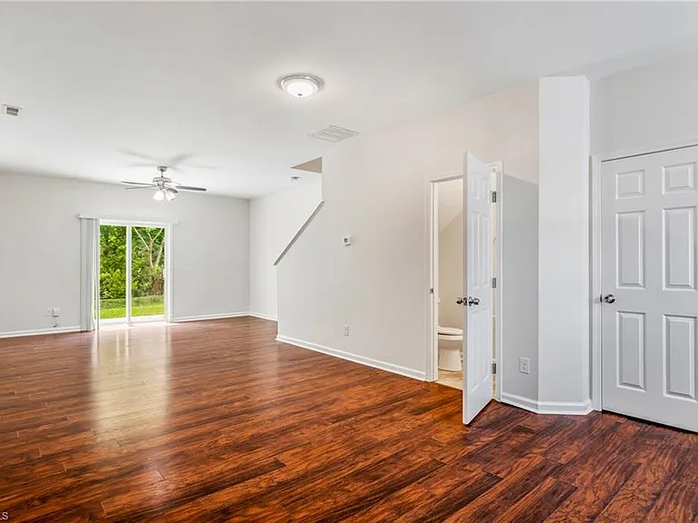 105 Sommerwall Pl — Photo 3