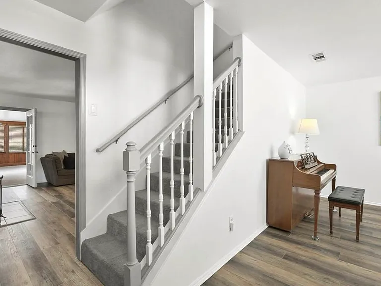 1805 Country Ct — Photo 8