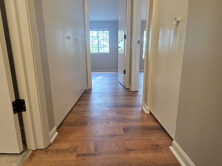 407 Trenton Ct — Photo 9