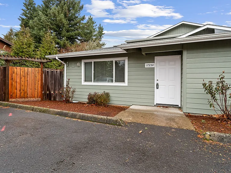 17354 SW Merlo Rd — Photo 29