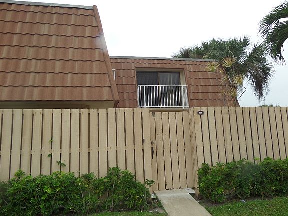 2nd image of 566 Green Springs Pl