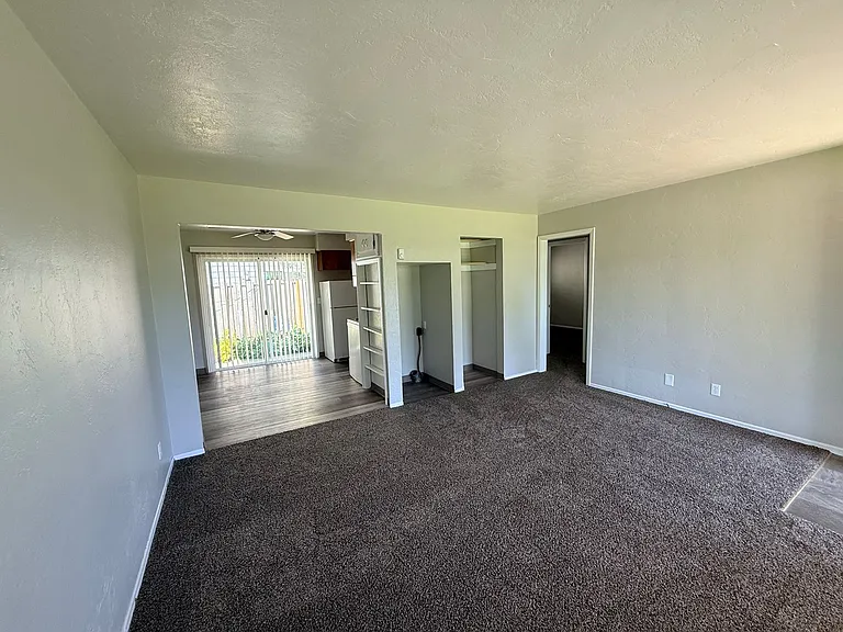 1031 & 1037 Ring St NE — Photo 11