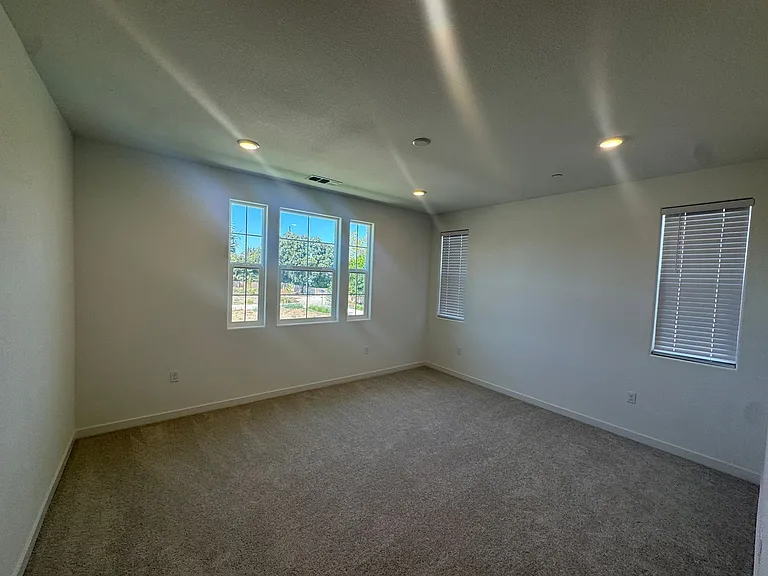 1107 Baylor Ter — Photo 4