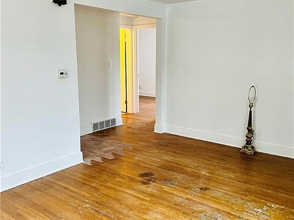 2nd image of 455 Lamarck Dr