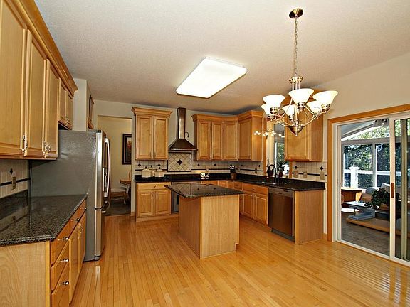3rd image of 979 Earley Lake Pl