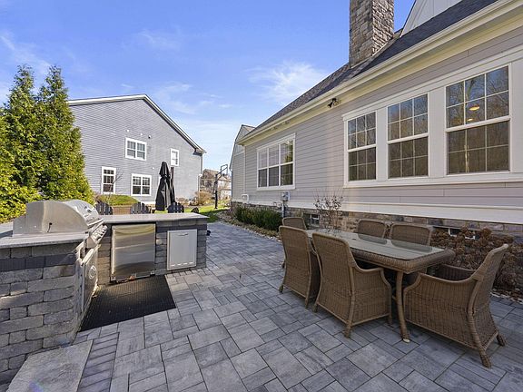 3rd image of 10677 Arrowwood Dr