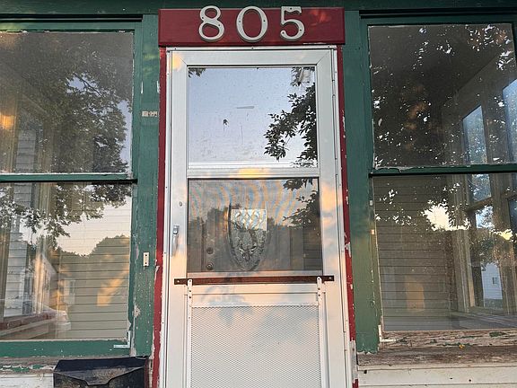 3rd image of 805 Pine St