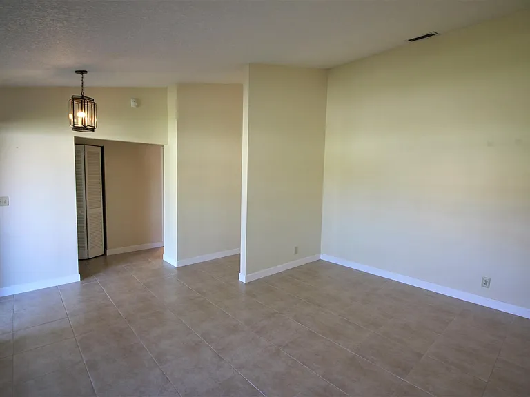 434 SW 15th Dr — Photo 8