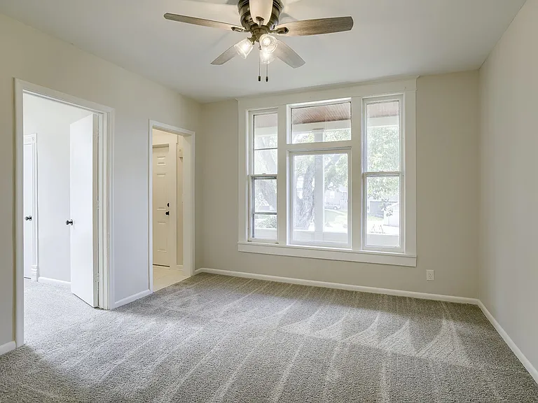 1003 S 42nd St — Photo 16