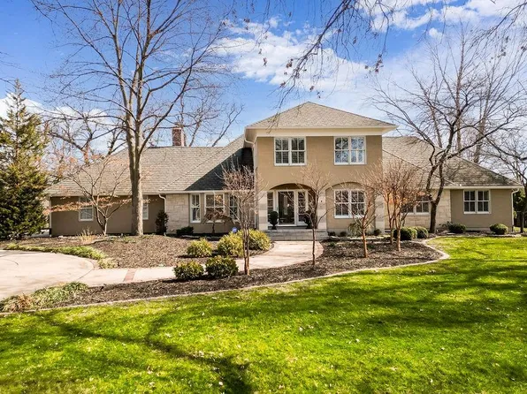8421 Fontana St, Prairie Village, KS 66207