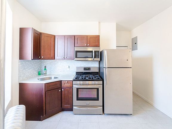 2nd image of 2337 Astoria Blvd APT 4W