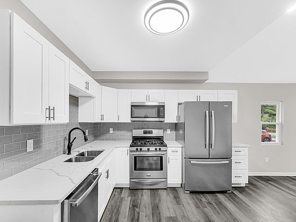 4th image of 2733 Vigo St