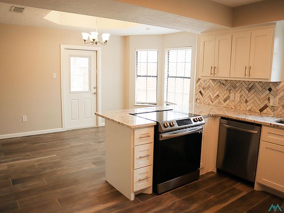 3rd image of 2213 Country Meadows Dr