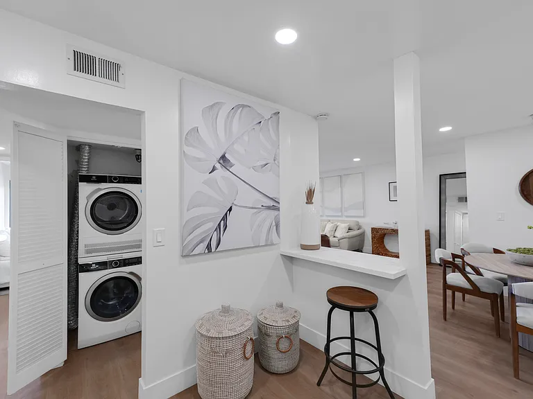 2111 Latham St #307 — Photo 72