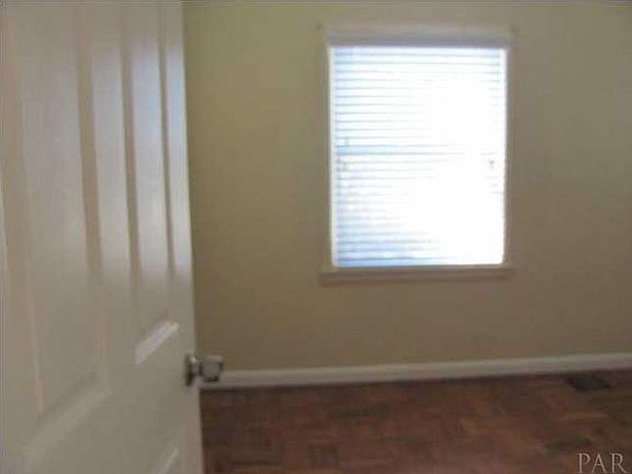 4th image of 6 Ivanhoe Ave
