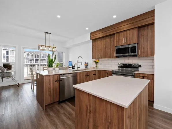 33 Merganser Dr NW #203, Chestermere, AB T1X 2S3