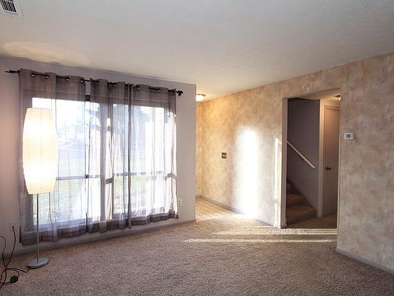 3rd image of 2862 Foxwood Ct