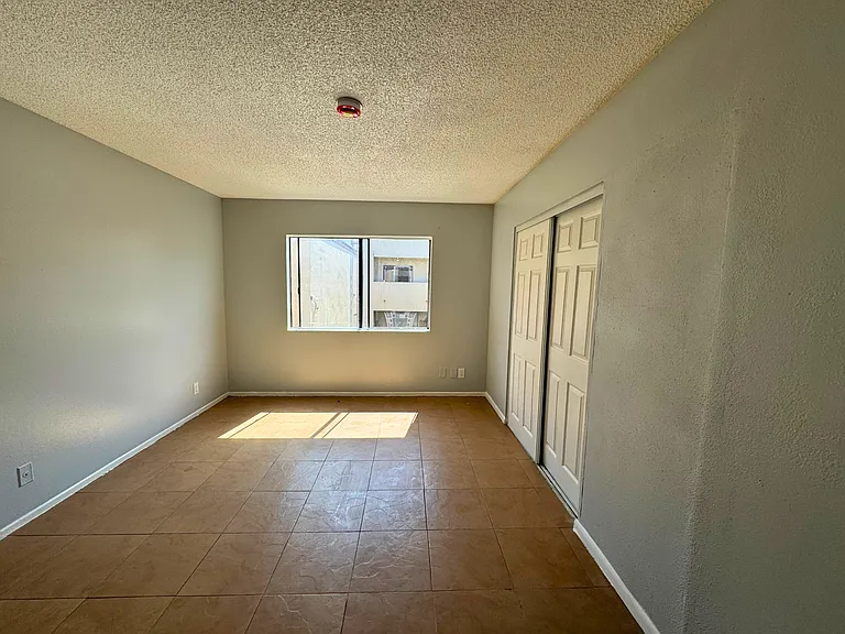 14810 Parthenia St #210 — Photo 4