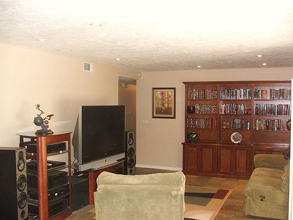 4th image of 2072 El Monte Dr