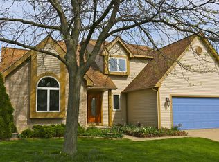 6735 Robison Ln, Saline, MI 48176