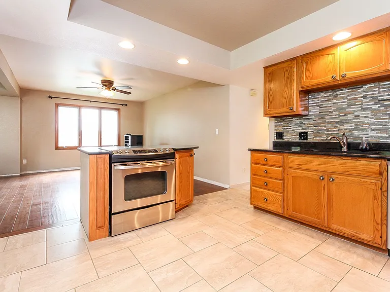 1724 Tanglewood Dr — Photo 9