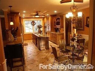 4th image of 612 Franklin Ave