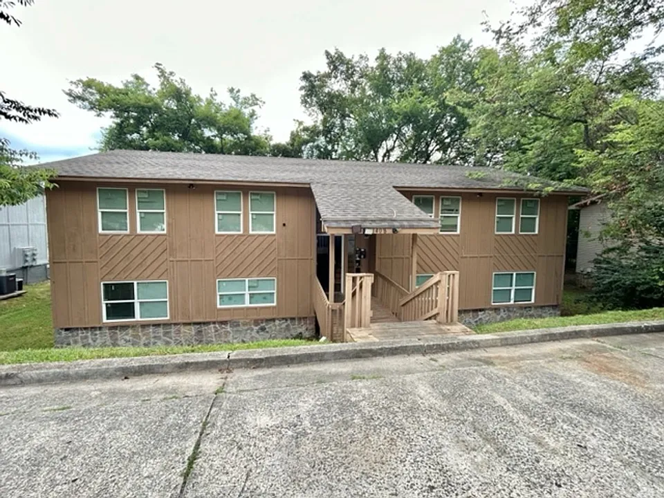 1408 Ascent Trl NW