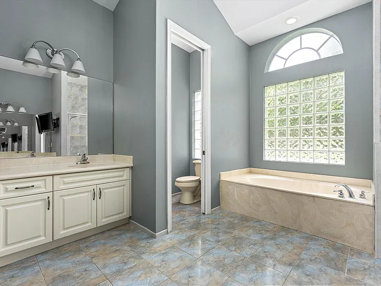 7140 Pinecreek Way — Photo 36