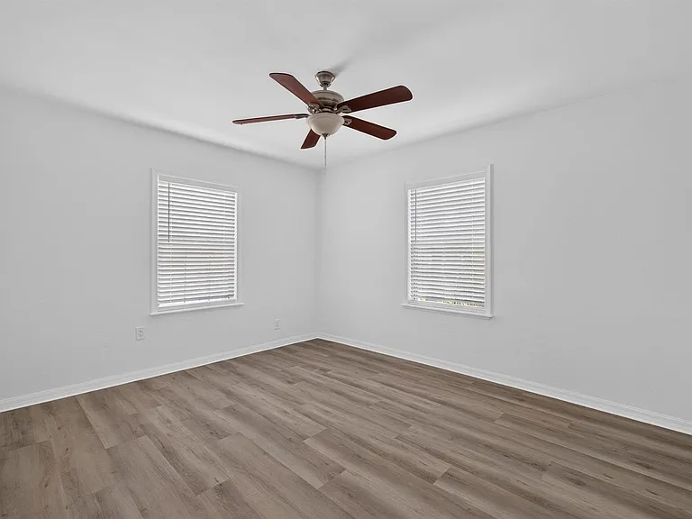 423 SW 11th Ct — Photo 15