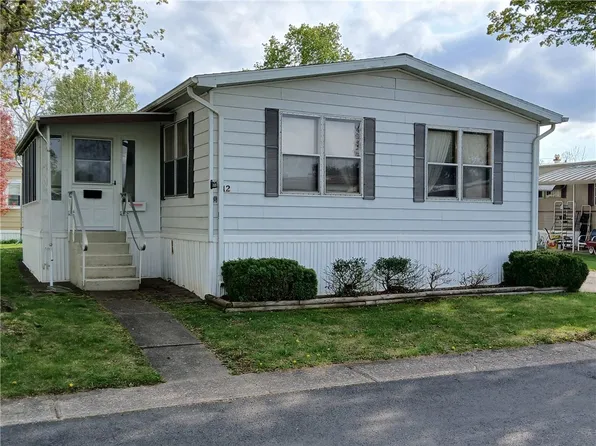 12 Seneca Ln, Manchester, NY 14504
