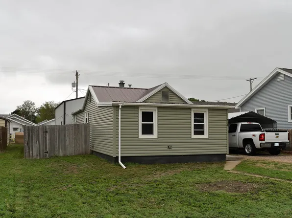 510 Center Ave, Oakley, KS 67748