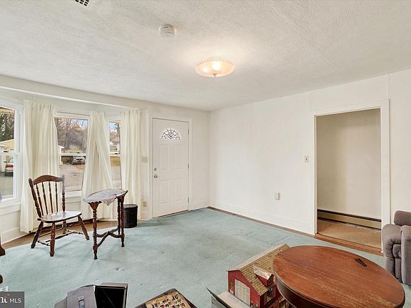 3rd image of 5 E Pennsylvania Ave