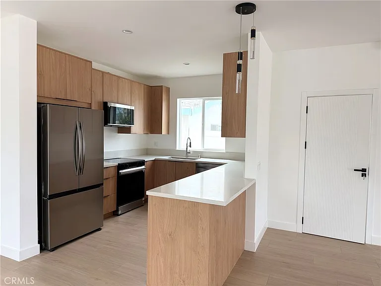 22913 Sherman Way — Photo 6