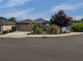 168 W Flangas Ave, Roseburg, OR 97471