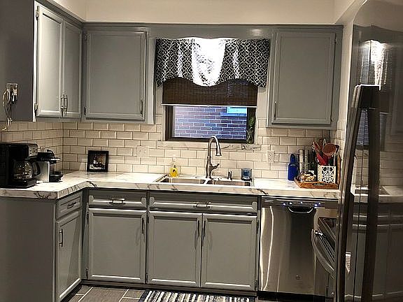 3rd image of 281 Park Dr