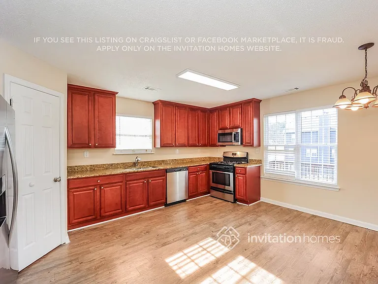 471 Charles Towne Ave — Photo 7