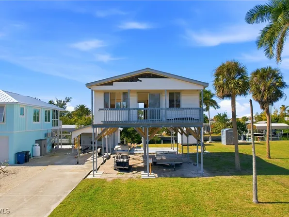 2661 Bamboo St, Saint James City, FL 33956