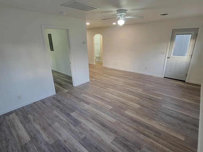 521 E Jefferson St — Photo 3