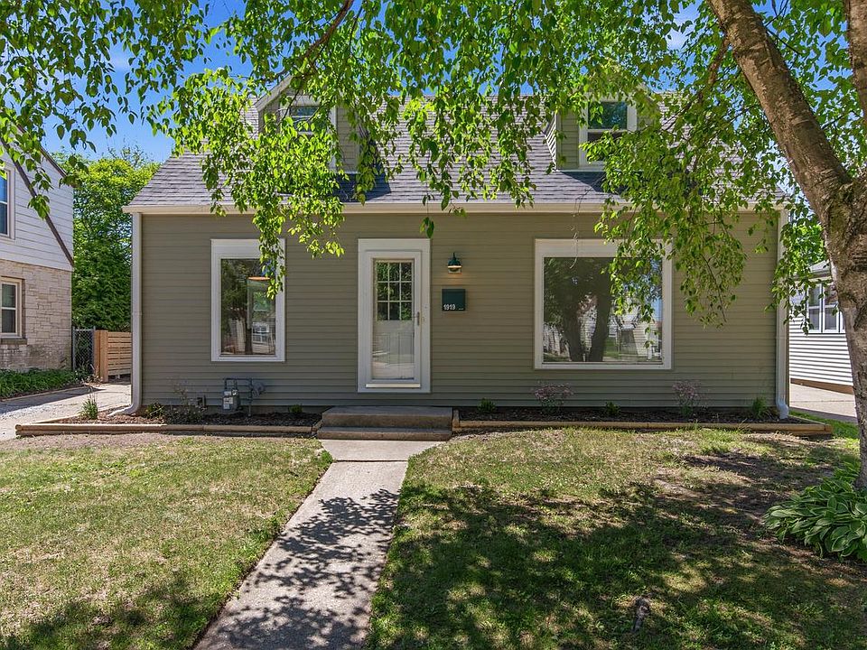 1st image of 1919 E Norwich AVENUE