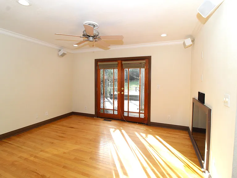 97 S Hartman Ave — Photo 13