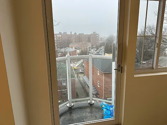 Rented by 18 REALTY | media 15
