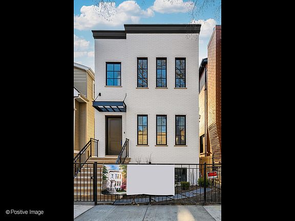 3rd image of 3824 N Lakewood Ave