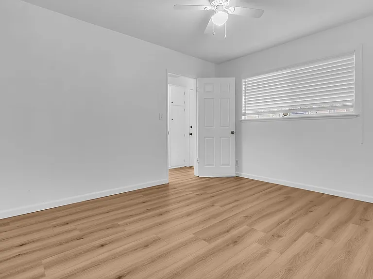 2502 S Olive St — Photo 15