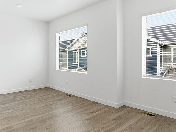 5th image of 1096 E Quarterdeck Way