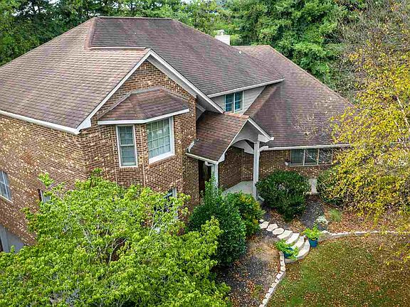 2nd image of 1211 Hodge Dr
