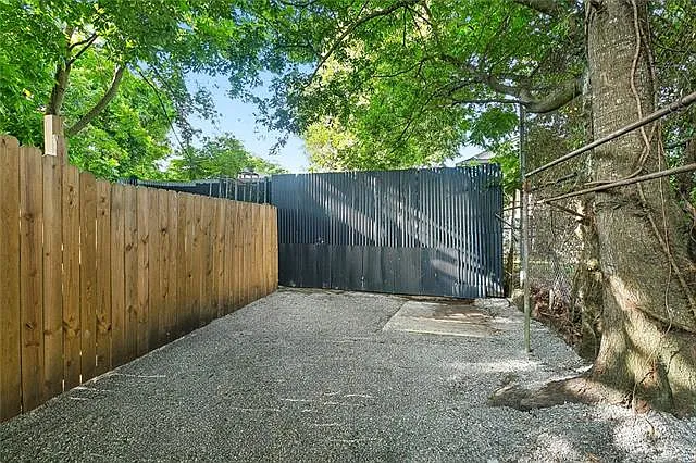 2646 Jonquil St — Photo 11