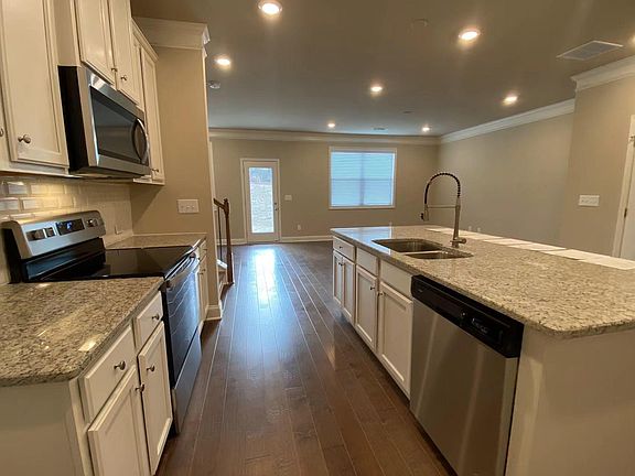 Kitchen. All new appliances.